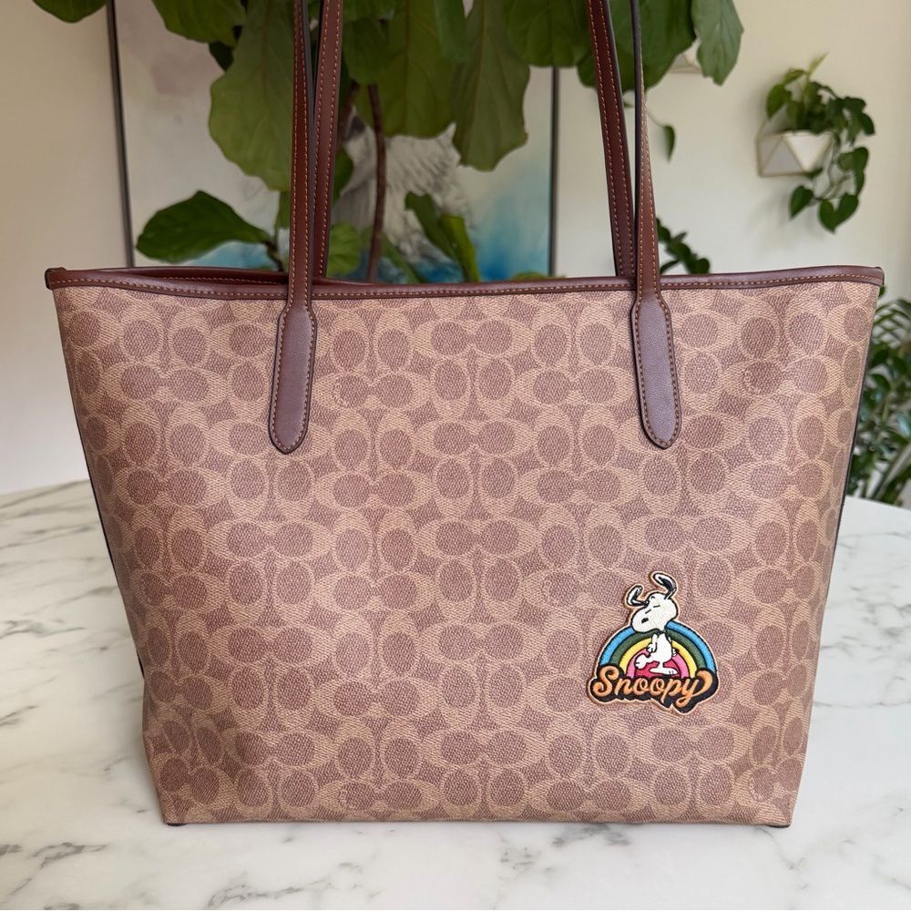 NWOT Coach X Peanuts City Tote In Signature Canvas With Patches CBJ91 Tan Snoopy - Picture 3 of 16